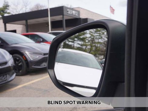 Used 2021 Toyota Sienna LE image 4