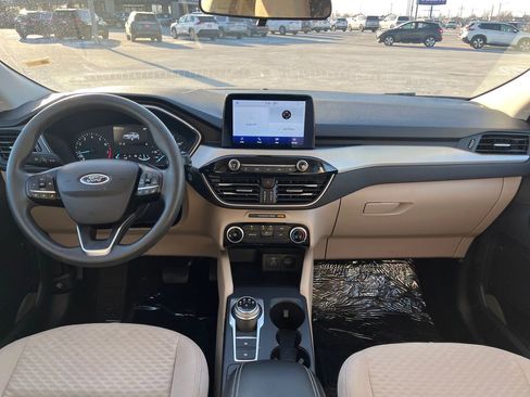 Used 2022 Ford Escape SE image 17