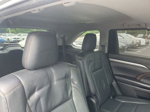 Used 2017 Toyota Highlander Limited AWD/4WD image 6
