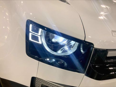Certified 2025 Land Rover Defender 110 S AWD/4WD image 28