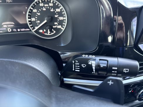 Used 2024 Nissan Pathfinder SV image 30