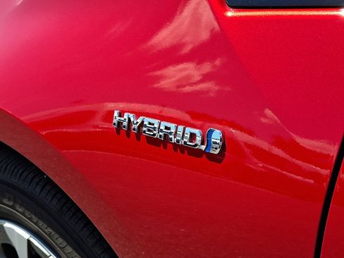 Used 2019 Toyota Prius XLE AWD/4WD image 29