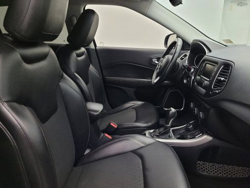 Used 2018 Jeep Compass Latitude AWD/4WD image 21