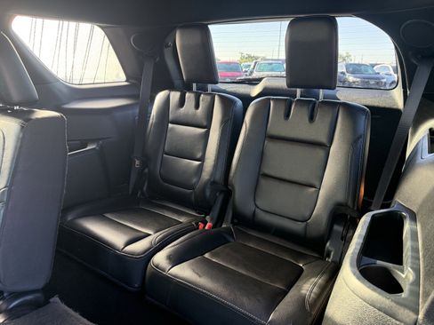 Used 2019 Ford Explorer Limited w/ Class III Trailer Tow Package image 16