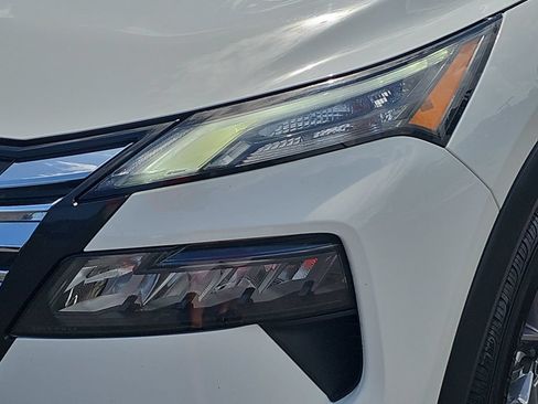 Used 2024 Nissan Rogue S FWD image 30