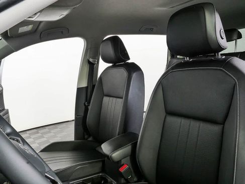 Certified 2023 Volkswagen Tiguan SE FWD image 5