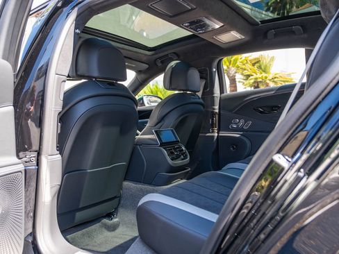 Used 2025 Bentley Flying Spur Plug-In Hybrid AWD/4WD image 31