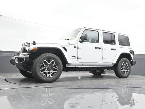 Used 2025 Jeep Wrangler Unlimited Sahara AWD/4WD image 41