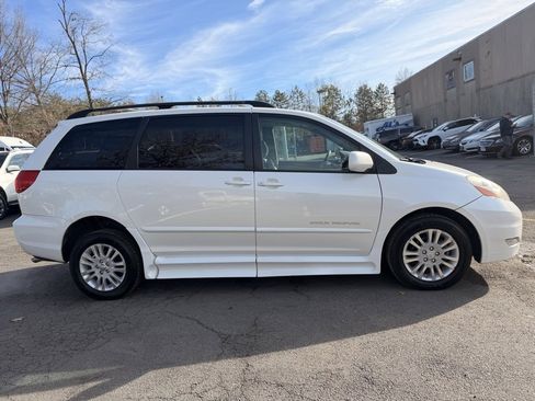 Used 2009 Toyota Sienna XLE image 6