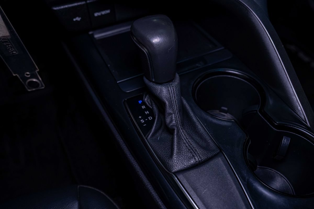 Used 2020 Toyota Camry SE FWD image 6
