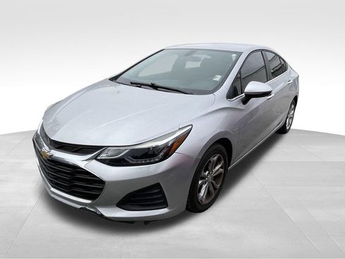 Used 2019 Chevrolet Cruze LT w/ Convenience Package image 4