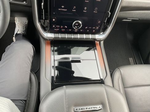 Used 2025 GMC Yukon Denali image 29