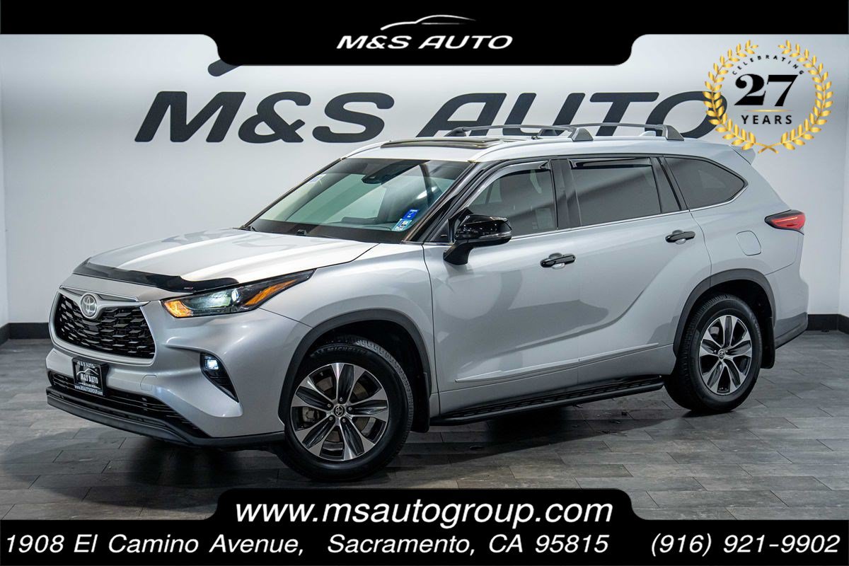 Used 2022 Toyota Highlander XLE AWD/4WD image 1