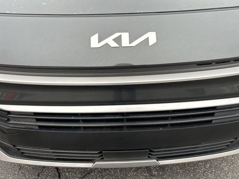 Used 2023 Kia Niro EX image 32