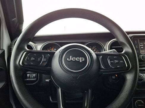 Used 2021 Jeep Gladiator Sport image 18