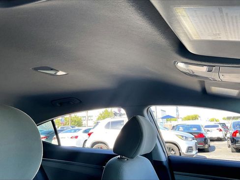 Used 2017 Hyundai Elantra SE FWD image 22