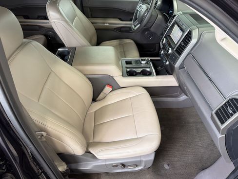 Used 2019 Ford Expedition XLT w/ Equipment Group 202A RWD image 26