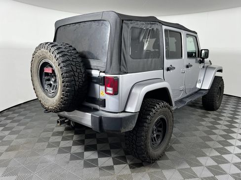 Used 2018 Jeep Wrangler Unlimited Sahara AWD/4WD image 5