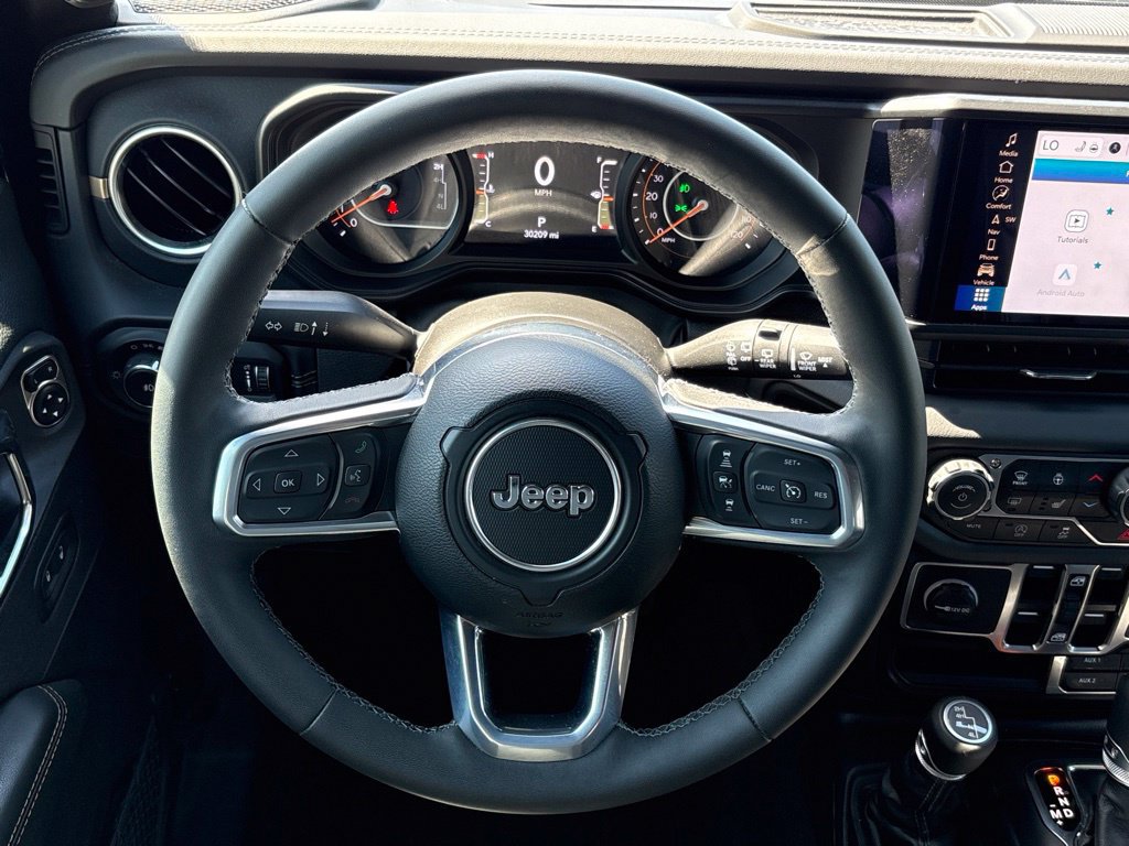 Used 2025 Jeep Wrangler Unlimited Sahara AWD/4WD image 32