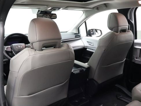 Certified 2025 Toyota Sienna XLE image 20