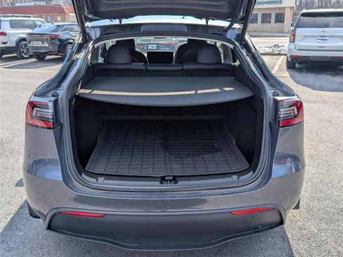 Used 2022 Tesla Model Y Long Range image 13