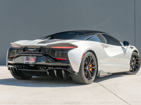 Used 2023 McLaren Artura RWD image 9