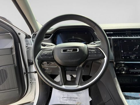 Used 2024 Jeep Grand Cherokee Laredo RWD image 15