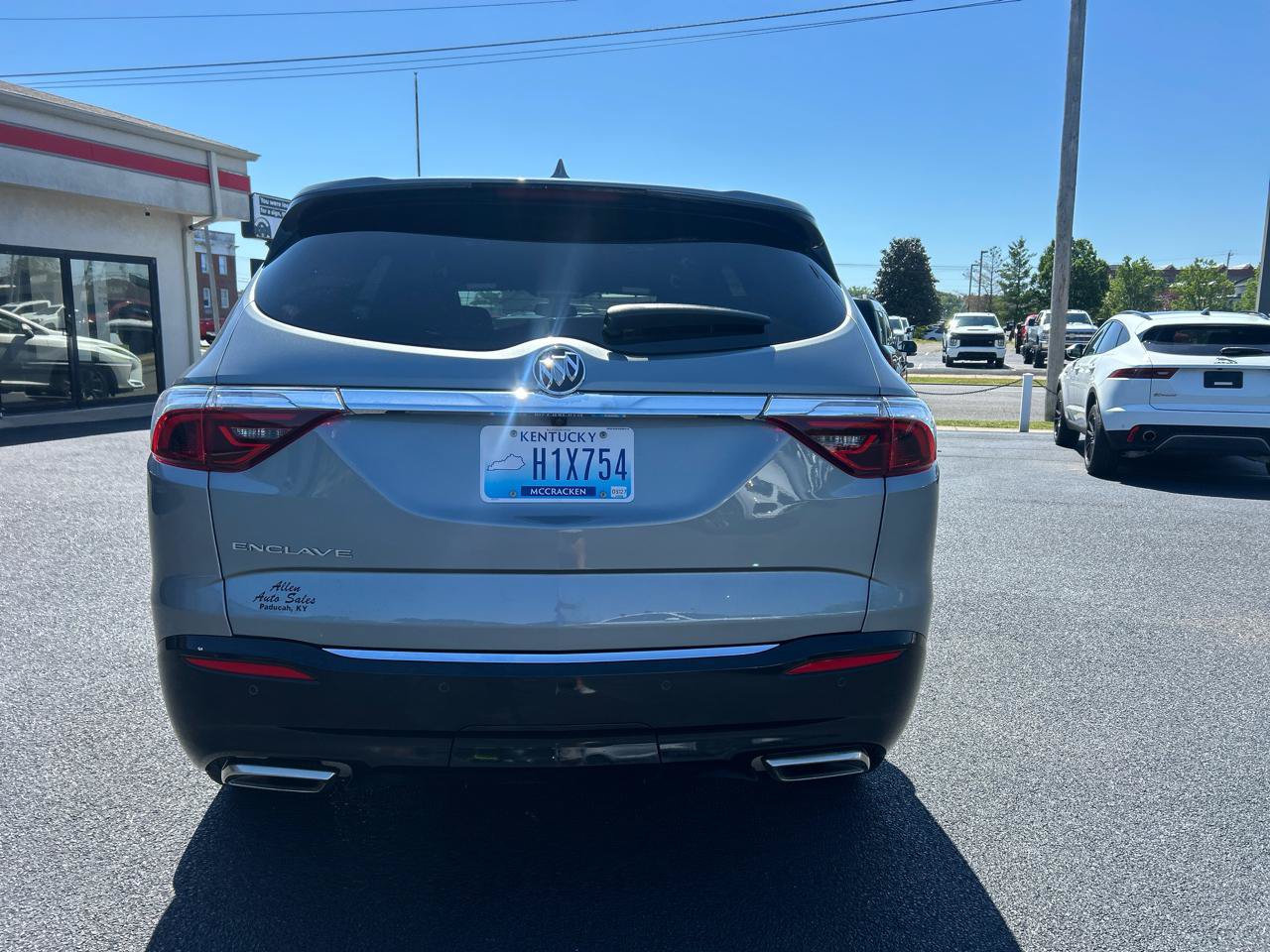 Used 2024 Buick Enclave Essence FWD image 6