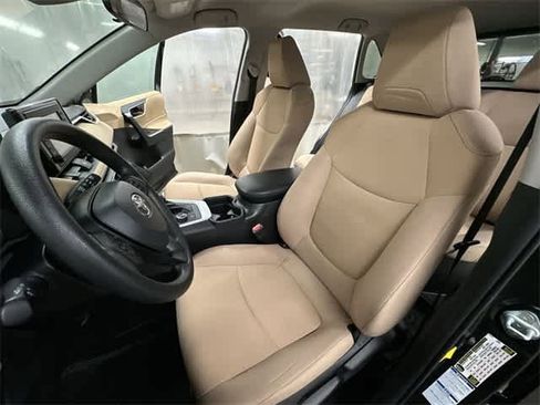Used 2021 Toyota RAV4 LE image 14