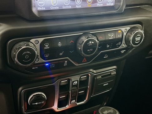 Used 2023 Jeep Wrangler Sahara w/ Cold Weather Group image 23