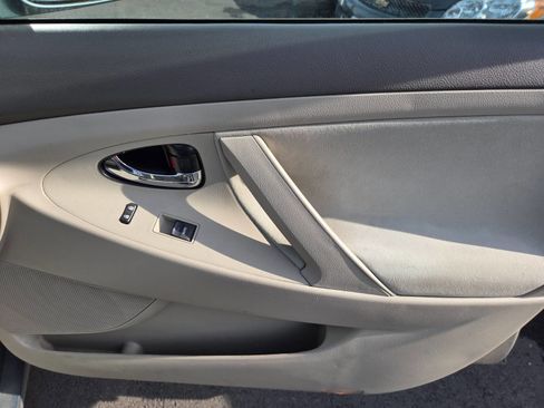 Used 2011 Toyota Camry SE image 12