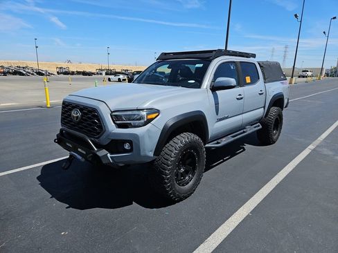 Used 2020 Toyota Tacoma TRD Off-Road w/ TRD Premium Off Road Package AWD/4WD image 1