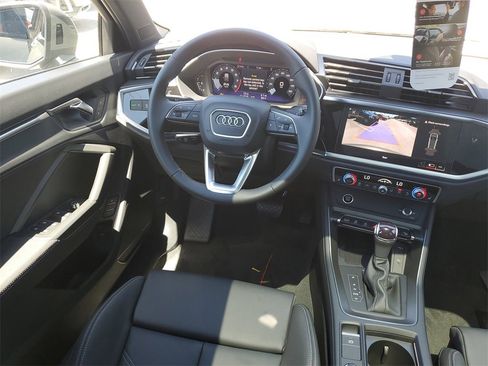 New 2025 Audi Q3 2.0T Premium image 23