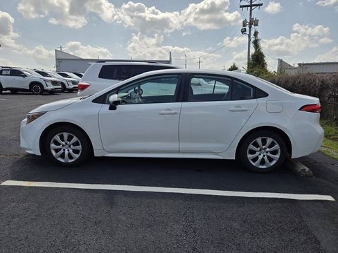 Used 2020 Toyota Corolla LE FWD image 2