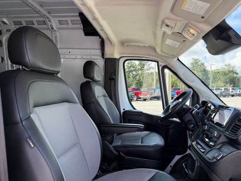 Used 2025 RAM ProMaster 2500 w/ Convenience Group FWD image 11
