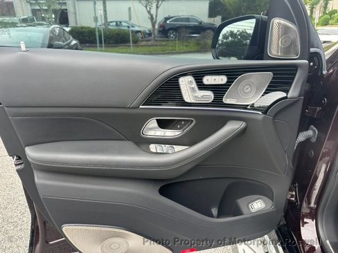 Used 2024 Mercedes-Benz Maybach GLS 600 4MATIC image 12