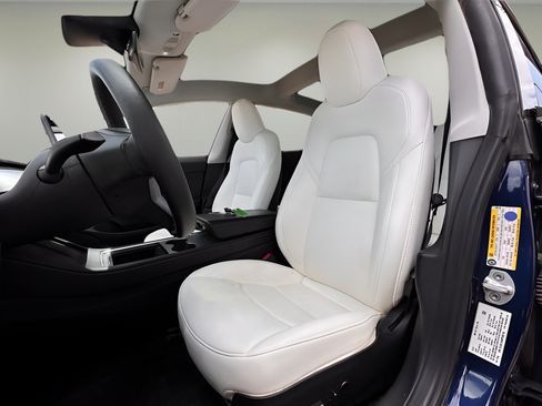 Used 2023 Tesla Model 3 Standard Range RWD image 7