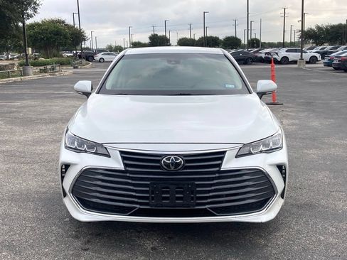 Used 2022 Toyota Avalon XLE FWD image 2