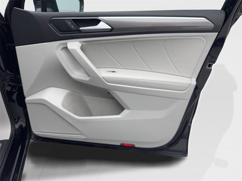 Used 2024 Volkswagen Tiguan SE R-Line image 51