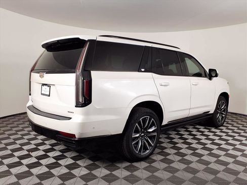 Certified 2022 Cadillac Escalade Sport Platinum w/ Heavy-Duty Trailer Package image 4