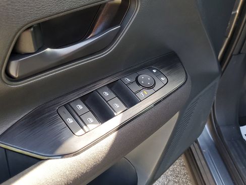 Certified 2025 Nissan Kicks S image 17