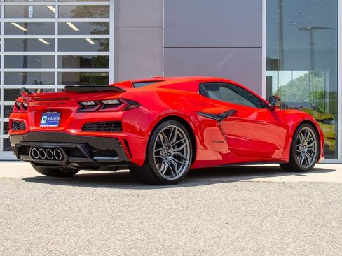 Used 2025 Chevrolet Corvette Z06 RWD image 10