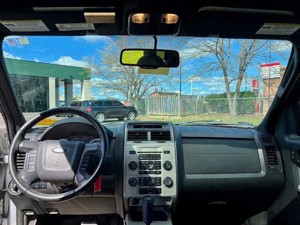 Used 2010 Ford Escape XLT AWD/4WD image 16