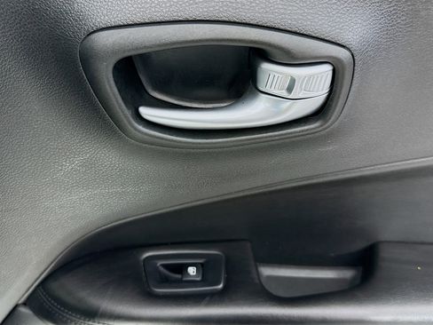 Used 2021 Jeep Compass Latitude image 30