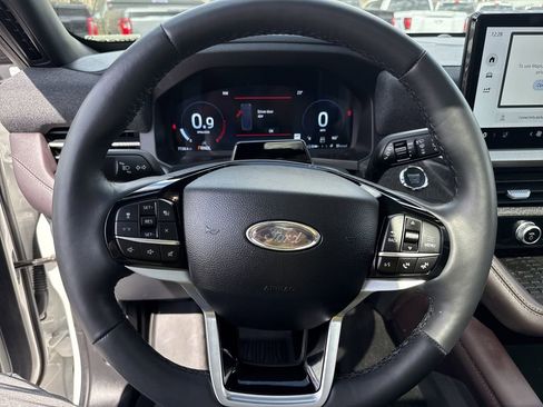 Used 2025 Ford Explorer Platinum image 23