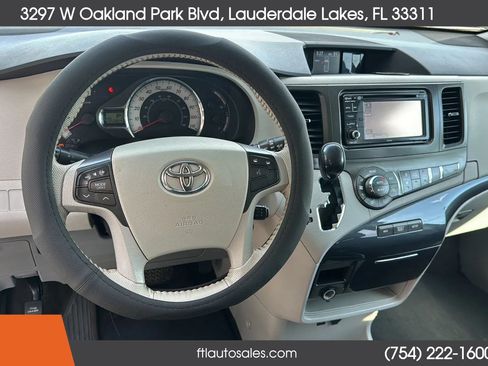 Used 2014 Toyota Sienna SE FWD image 40