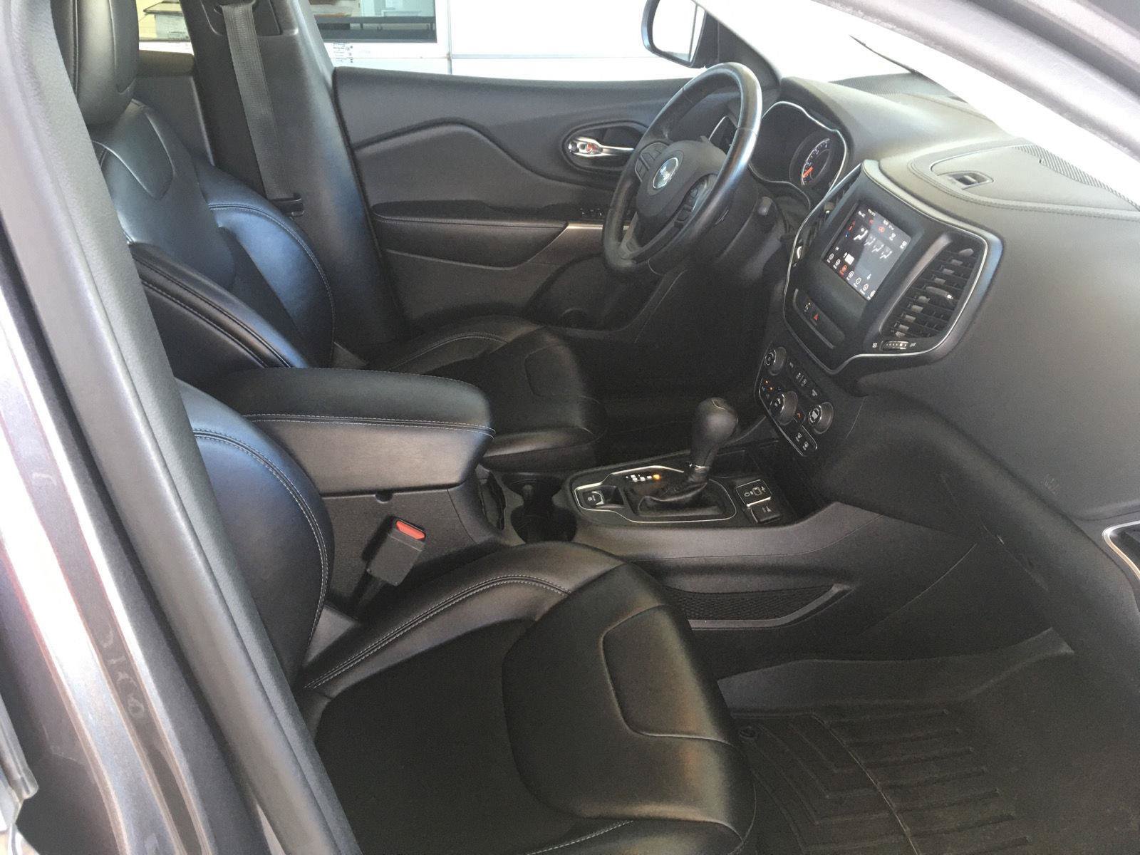 Used 2019 Jeep Cherokee Latitude Plus FWD image 42