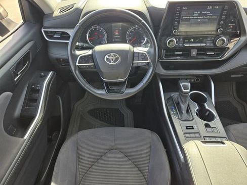 Used 2021 Toyota Highlander LE image 13