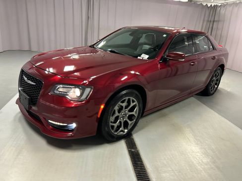 Used 2018 Chrysler 300 S w/ 300S Premium Group image 3