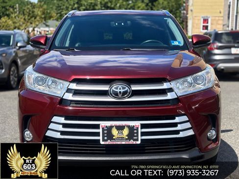 Used 2018 Toyota Highlander XLE AWD/4WD image 2